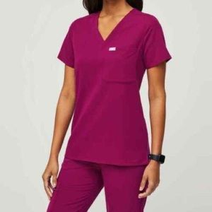 FIGS dark magenta scrub set size small